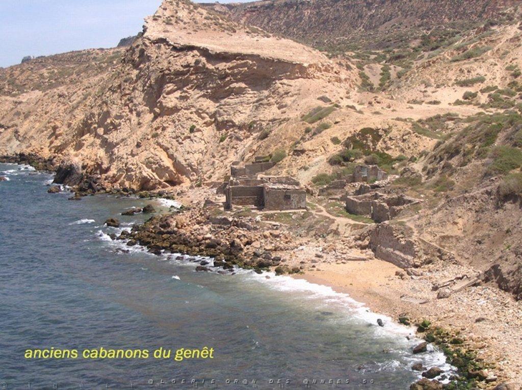 ORAN MAI 2008 3268_anciens cabanons aux genets.jpg